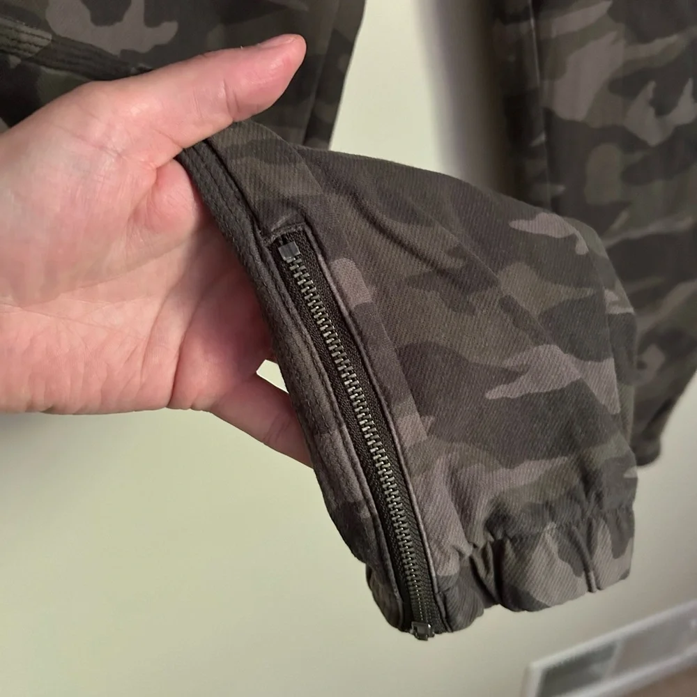 Athleta Camouflage Farallon Pants Size 4
